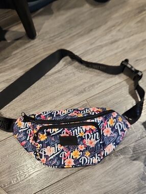 Like New Cond. PINK Victoria's Secret Women's Floral Adjustable Belt Fanny Pack